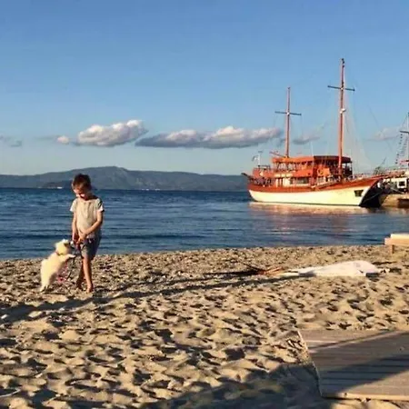 アパート With Sea View In Pefkohori. *